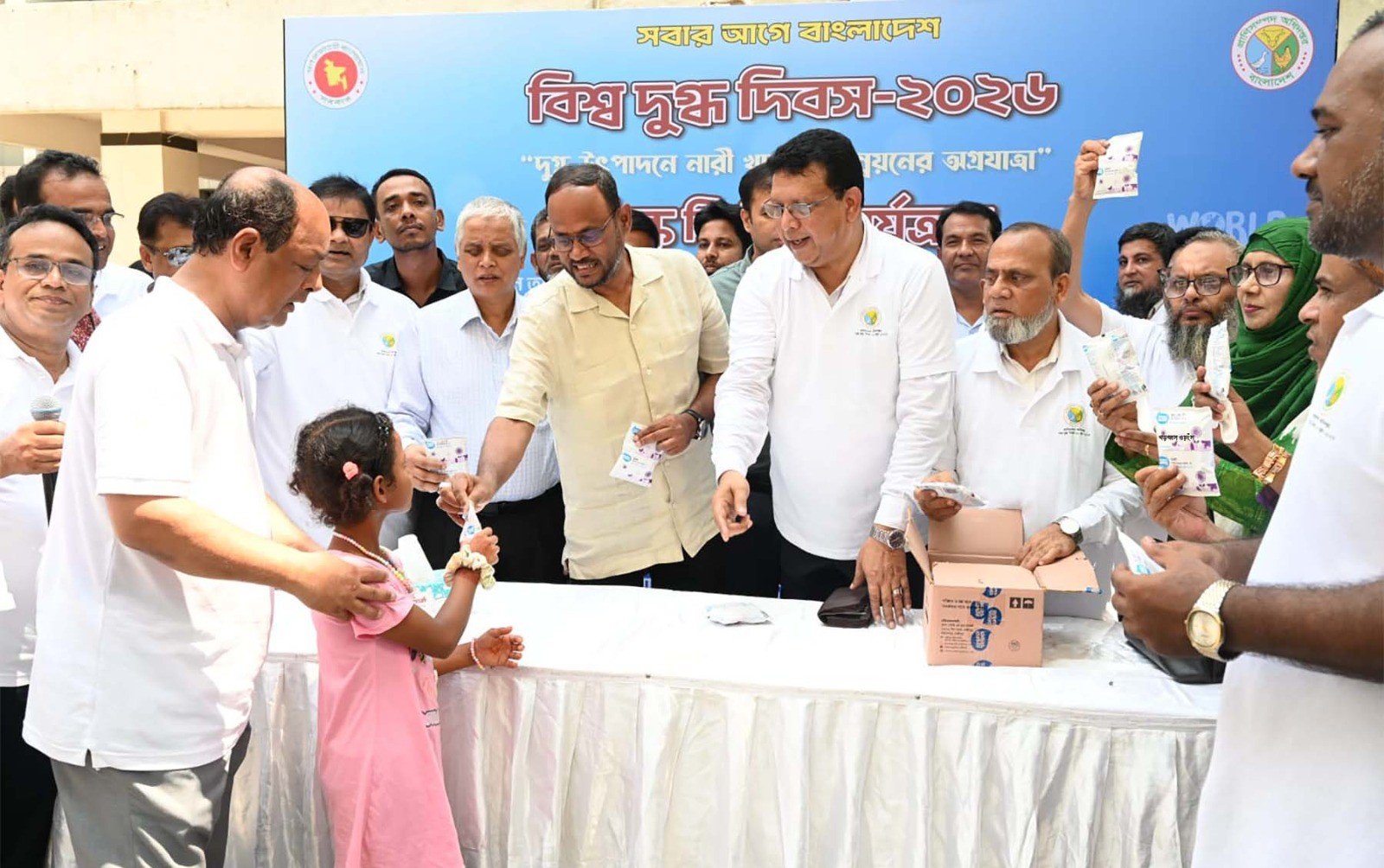 দুধ উৎপাদন বাড়িয়ে আমদানি নির্ভরতা কমাতে হবে: মৎস্য ও প্রাণিসম্পদ প্রতিমন্ত্রী