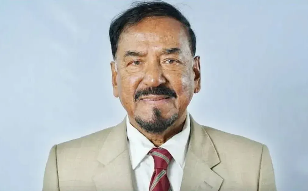 ভারপ্রাপ্ত রাষ্ট্রপতির দায়িত্ব নিলেন স্পিকার হাফিজ উদ্দিন আহমদ (বীর বিক্রম)