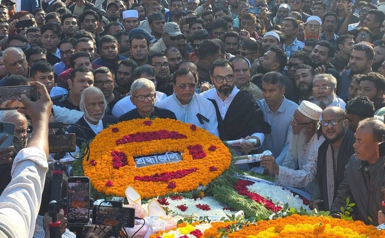 শহীদ বুদ্ধিজীবী দিবসে মিরপুর স্মৃতিসৌধে বিএনপি ও অঙ্গসংগঠনের শ্রদ্ধা